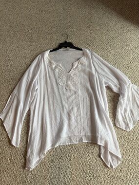 White Embroidered V-Neck Tunic Blouse 1x